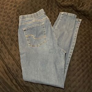 Levi pull in skinny jeans